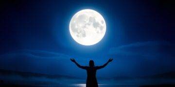 Manifesting under a full moon